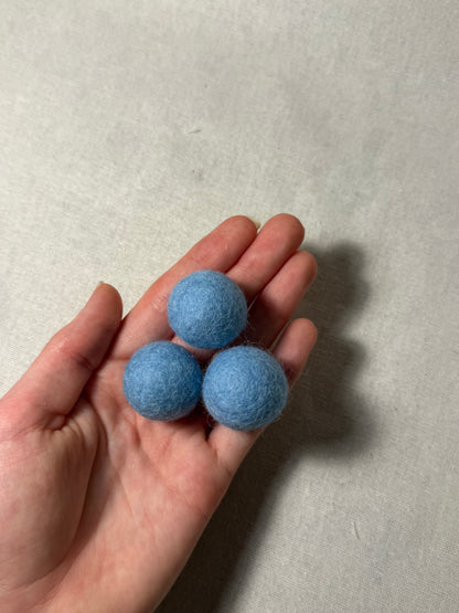 Silvervine Felt Balls Set