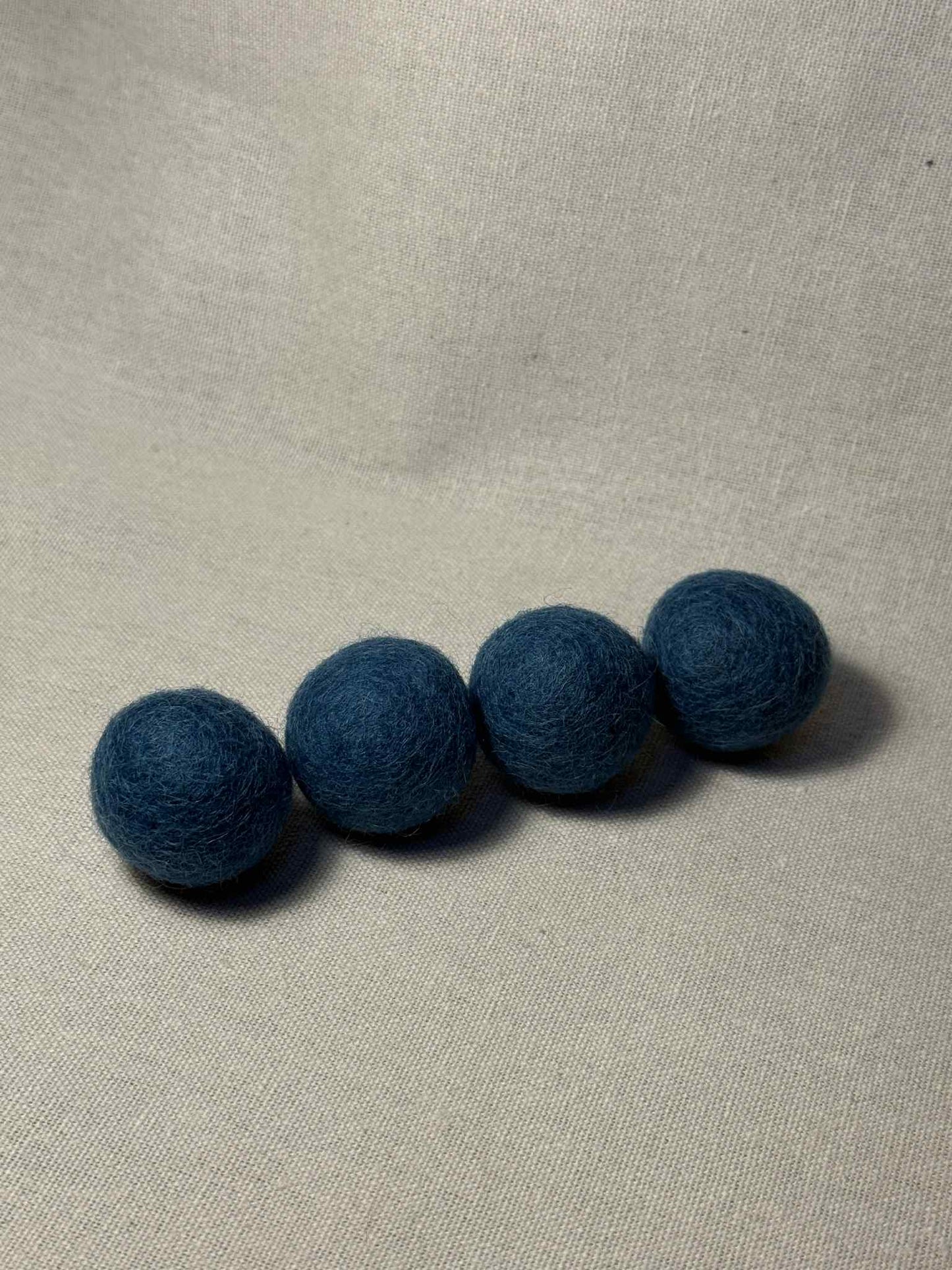Silvervine Felt Balls Set