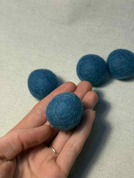 Silvervine Felt Balls Set